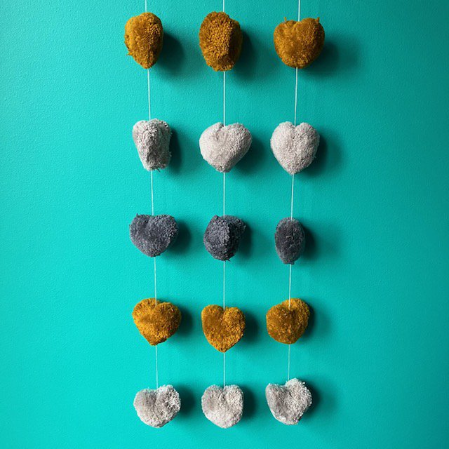 garland hearts pom pom grey & ocher - vertical - L89cm - 100% soft wool - handmade in Nepal