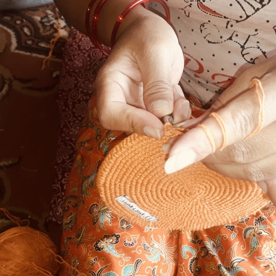 crab flat cuddle cloth with sound - organic cotton - hand crochet in Nepal