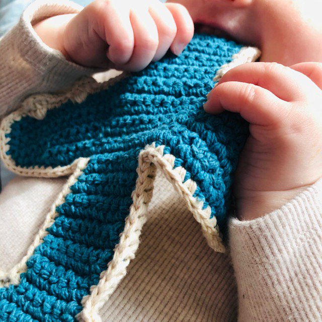 Luna-Leena airplane flat cuddle cloth with sound - organic cotton hand crochet in Nepal