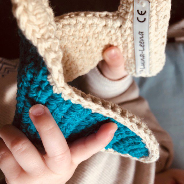 Luna-Leena airplane flat cuddle cloth with sound - organic cotton hand crochet in Nepal