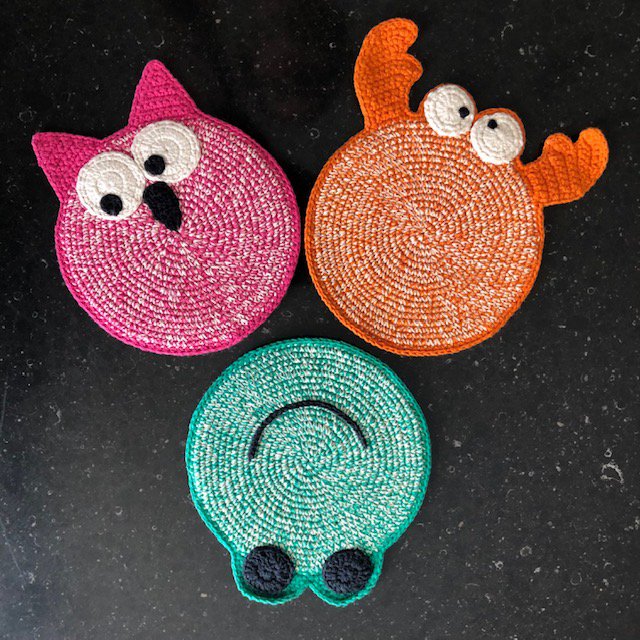 crab flat cuddle cloth with sound - organic cotton - hand crochet in Nepal